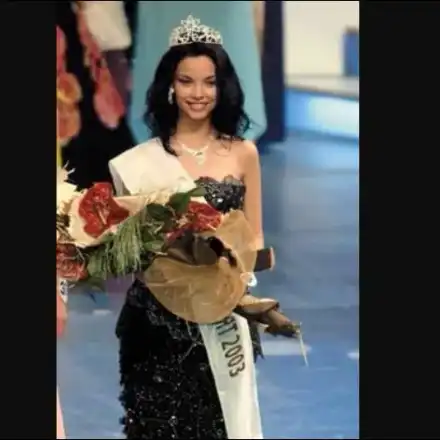 Мис България се сгоди, вдига сватба