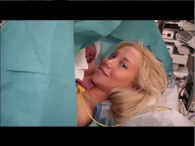 Мис Свят и Мис Вселена показа бебето