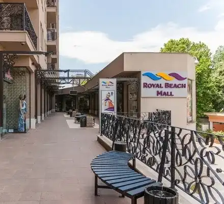 Над 300 модни марки посрещат туристите в Роял Бийч Мол