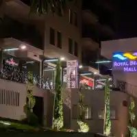 Над 300 модни марки посрещат туристите в Роял Бийч Мол