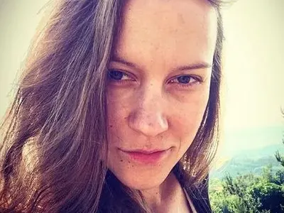 Наталия от „Откраднат живот“ гласи детска стая