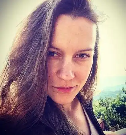 Наталия от „Откраднат живот“ гласи детска стая