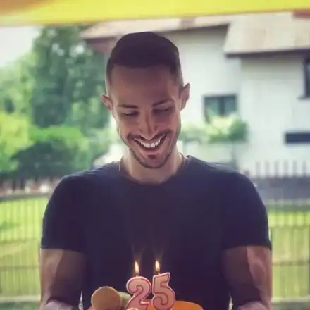 Наум Шопов си подари кола за 100 бона (Снимка)