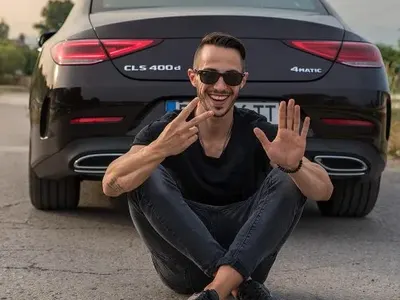 Наум Шопов си подари кола за 100 бона (Снимка)