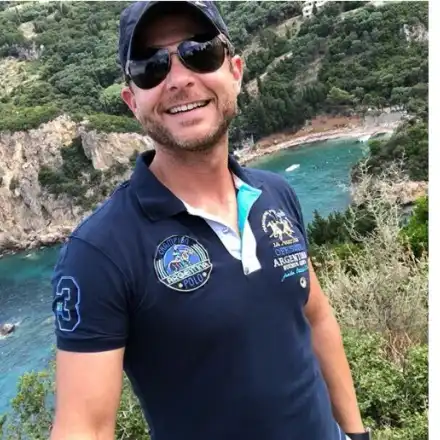 Ненчо глези тайно гадже в Гърция, пръсна тлъсти пачки по нея и в Англия и САЩ (Подробности)