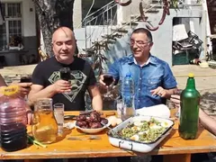 Орхан Мурад изпял гнусотиите за поповете „в знак на протест”  срещу лицемерието в държавата
