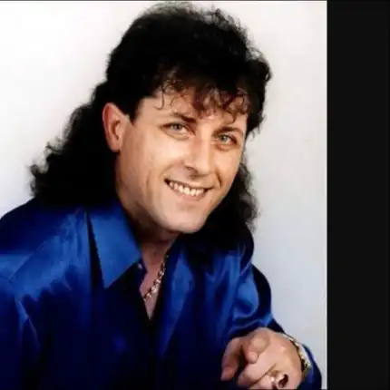 Певецът на „Радка пиратка” закъса с парите