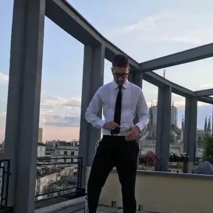 Поп звездата Жоро записва ново парче след участието си в Седмицата на модата в Милано (Снимки)