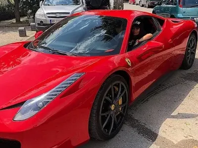 Преслава се фука с чуждо „Ферари“! Заблуди, че й е подарък от Павел (Подробности)