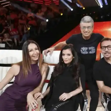 Преслава спря работа, но проби в Сърбия. Комшиите точат лиги по бременната певица