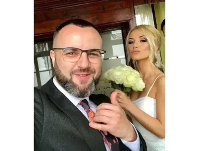 Рапърът Димчо с морска сватба за 30 бона! Близначката Алекс хвана букета