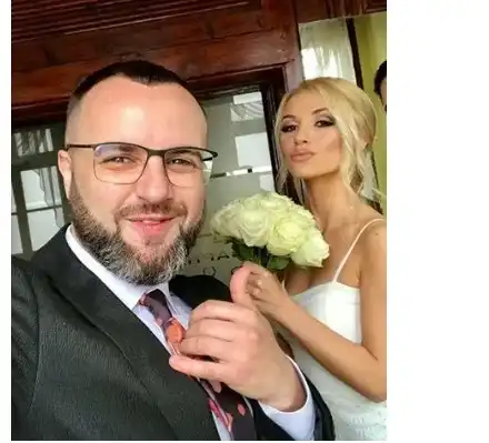 Рапърът Димчо с морска сватба за 30 бона! Близначката Алекс хвана букета