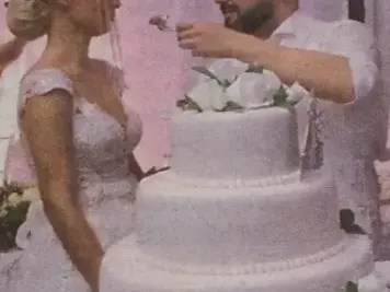 Рапърът Димчо с морска сватба за 30 бона! Близначката Алекс хвана букета