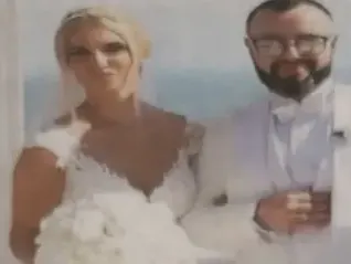 Рапърът Димчо с морска сватба за 30 бона! Близначката Алекс хвана букета