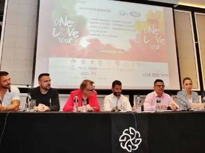 С деца на турне