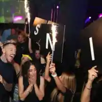 Саня Армутлиева припадна пред огромна торта