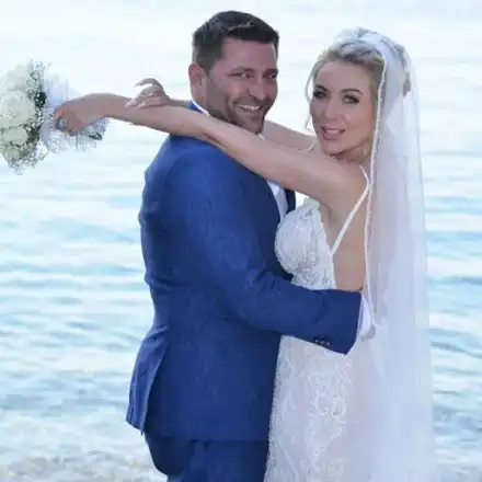 Със сватба Антония Петрова и Ивайло Батинков отпразнуваха 3 месеца от първата си среща! Стягат още две