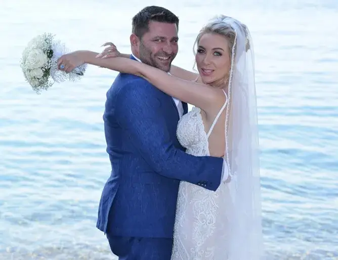 Със сватба Антония Петрова и Ивайло Батинков отпразнуваха 3 месеца от първата си среща! Стягат още две