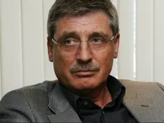 Сашо Дончев  купи на сина си „Порше” за 1 милион, докато дължи заплати на 1100 служители (Избяга в Полша)