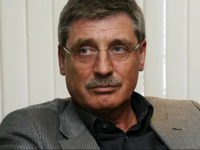 Сашо Дончев  купи на сина си „Порше” за 1 милион, докато дължи заплати на 1100 служители (Избяга в Полша)