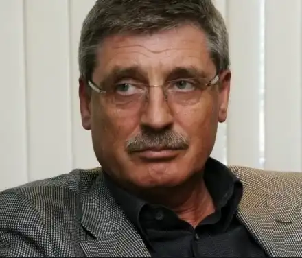 Сашо Дончев  купи на сина си „Порше” за 1 милион, докато дължи заплати на 1100 служители (Избяга в Полша)