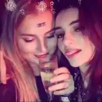 Щерката на Абрамович пирува в Англия