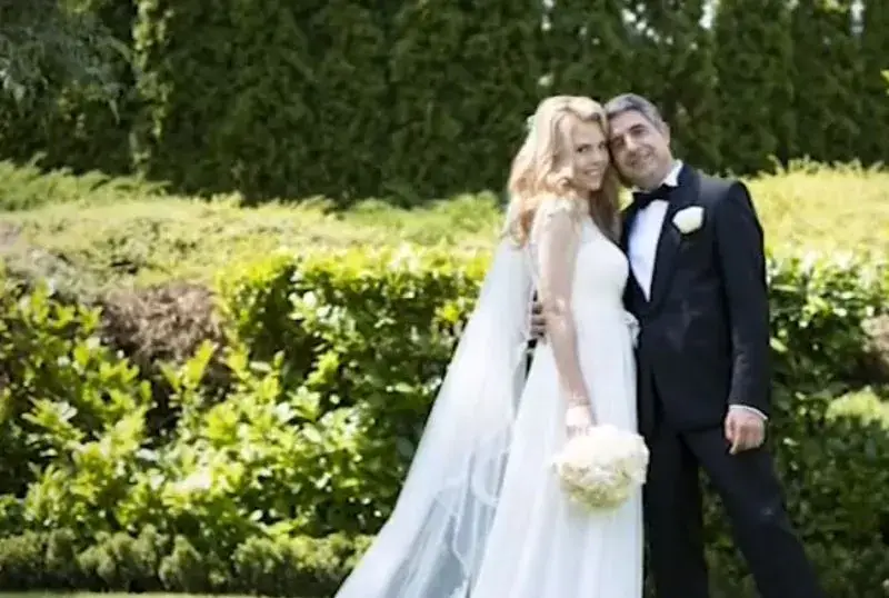 Тъщата на Плевнелиев с щедър подарък за СВАТБАТА (+ Колко струваа роклята на булката)