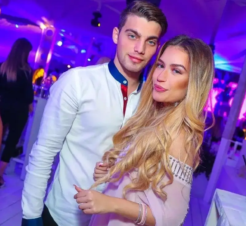 Тита със забрана за БЕБЕ! Ще я зареже ли гаджето й? (Подробности)