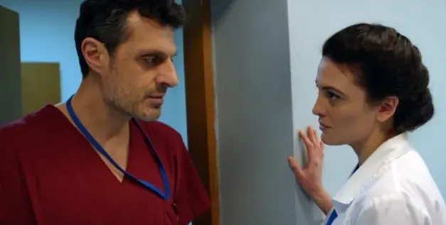 Велислав Павлов свали брачната халка! Взе, че се залюби с д-р Огнянова и извън „Откраднат живот”?