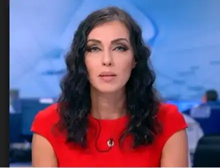 Виктория Петрова сияе с ново гадже! Ето кой я чака след работа