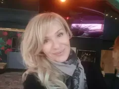 Гала показа новия си силикон само по зърна (Фото)