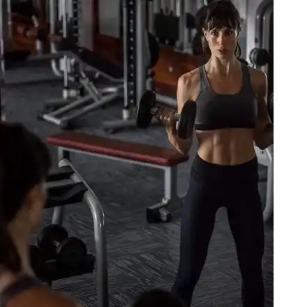 Зара със супер фитнес тяло