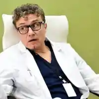 Заради страх от лекари и спринцовки, Д-р Захариев стигал до бой с медицински лица