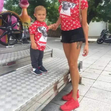 Златка и синът й се обличат еднакво