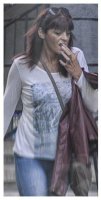 Деси Радева се разхожда сама в парка без охрана