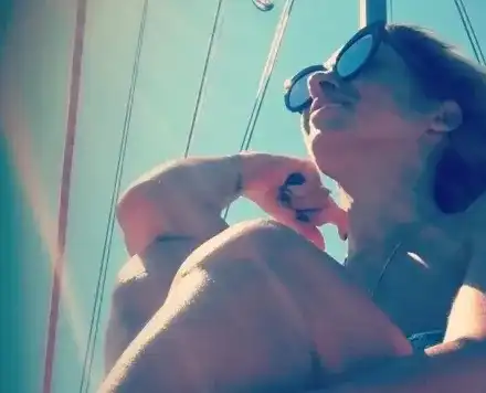 Алекс Раева разпуска на острова на „Мама миа”