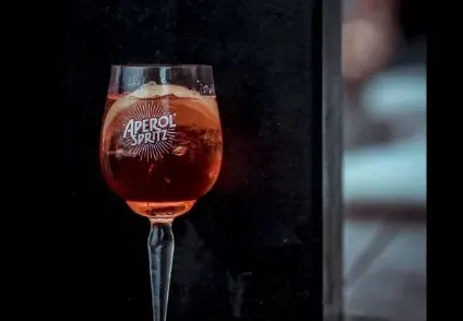 Aмфибията на Aperol Spritz акостира на Слънчев бряг
