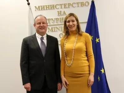 Ангелкова с тоалети за 1 милион! Одеждите й бият по скъпотия чантите на Лиляна Павлова