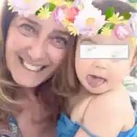 Баба Евро и малката Катя на море