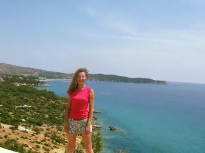 Бившата на Радев вае фигура на плажа