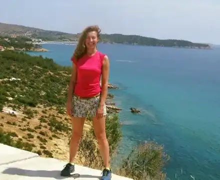 Бившата на Радев заголи бедра