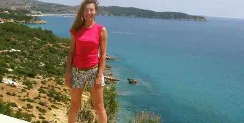 Бившата на Радев заголи бедра