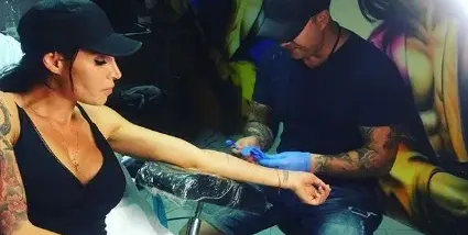 Черната Златка в екшън с пиян охранител! Ошушкал я с тройна такса за нелепо паркиране в Приморско, а тя го наругала