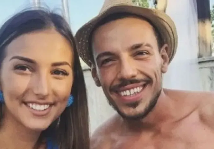 Честито! Лудият репортер и Алекс Петканова чакат бебе по Коледа