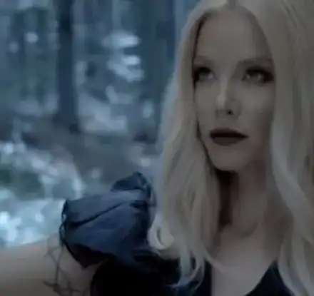 Читател на HotArena:Емилия окраде сръбска певица! Успокоява гузната си съвест, заигравайки се с името на Бог (ВИДЕО)