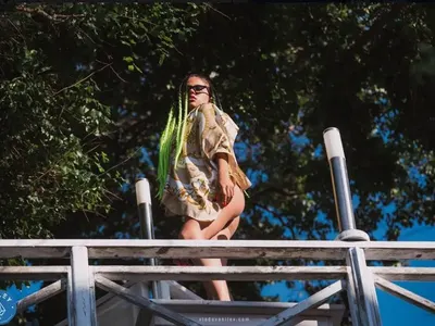 Дара би шута на Папи Ханс? Вижте с кого се заиграва на морето + Потресаващи снимки на големите й бутове и дупе