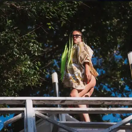 Дара би шута на Папи Ханс? Вижте с кого се заиграва на морето + Потресаващи снимки на големите й бутове и дупе