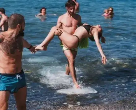 Дара палува с друг! Скъса ли с Папи Ханс?   (Снимки)