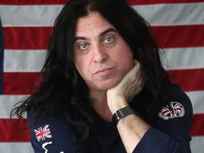 Денис Ризов сложи рога на композитор