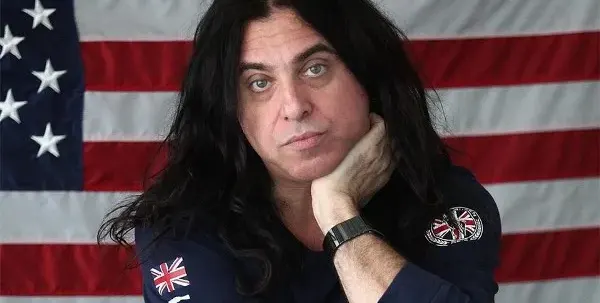 Денис Ризов сложи рога на композитор